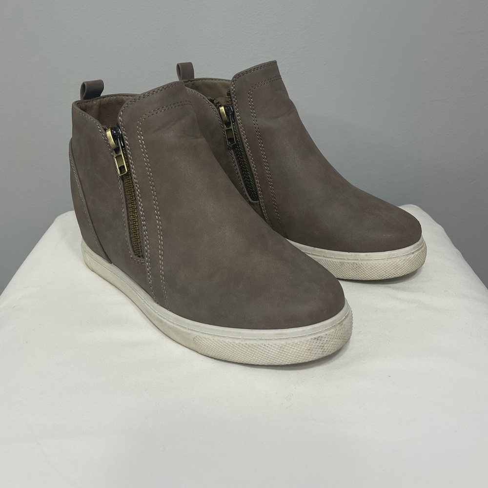 Inner heel wedge boots from Altered State